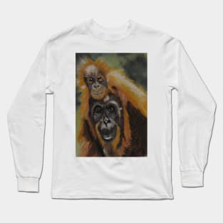 Piggy Back Mum...Orangutans...:o) Long Sleeve T-Shirt